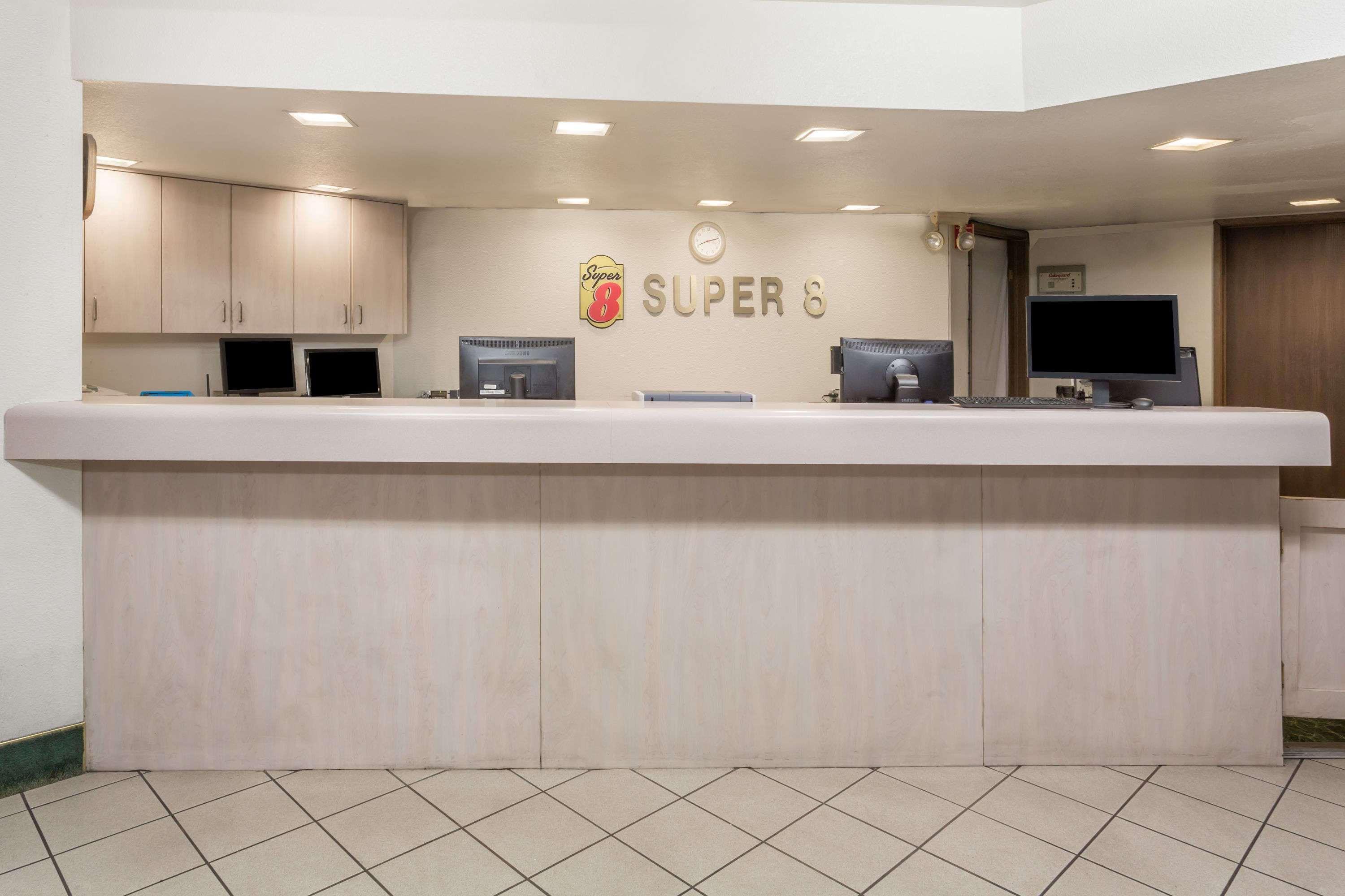 Super 8 By Wyndham Phoenix Metro North Exterior photo