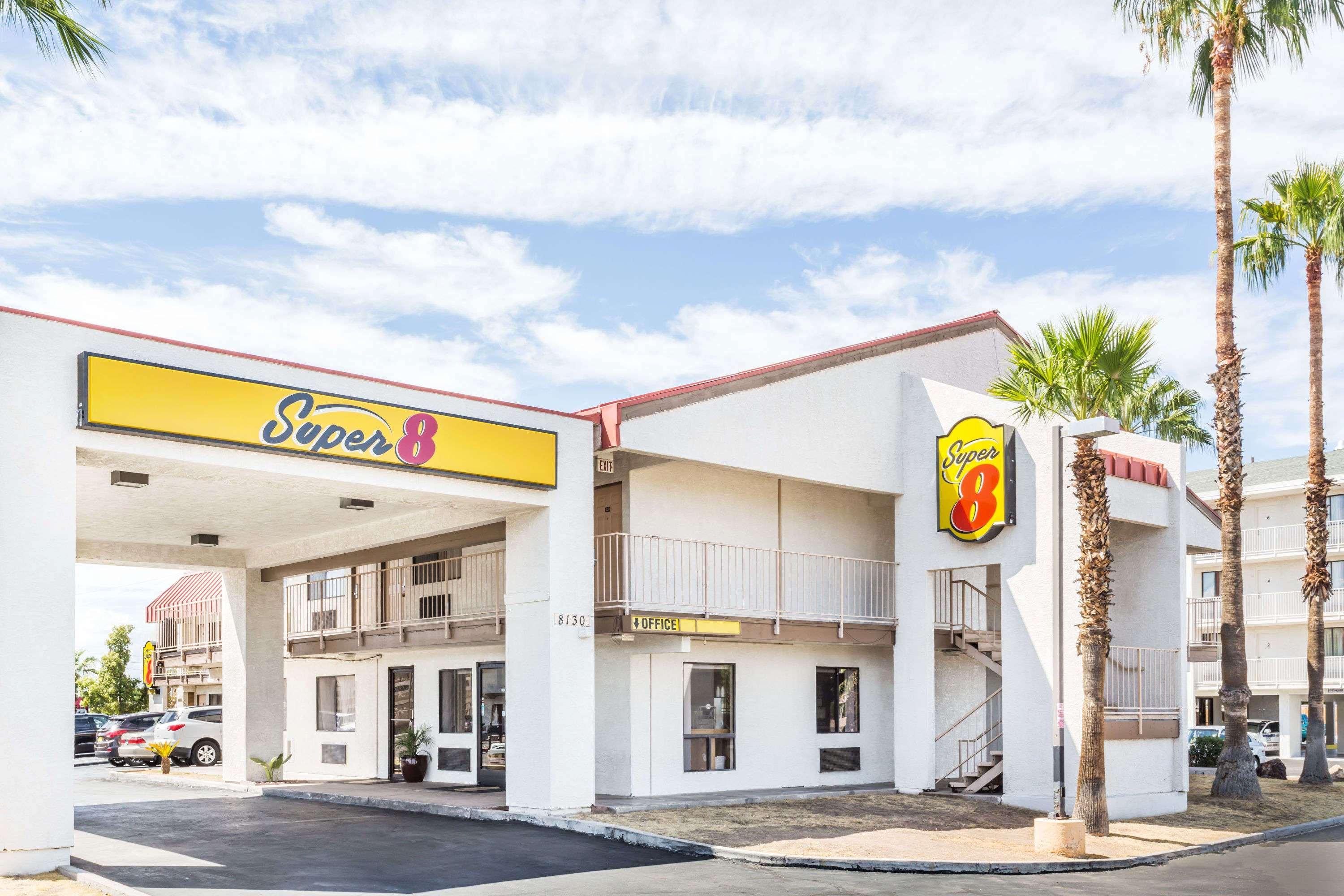 Super 8 By Wyndham Phoenix Metro North Exterior photo